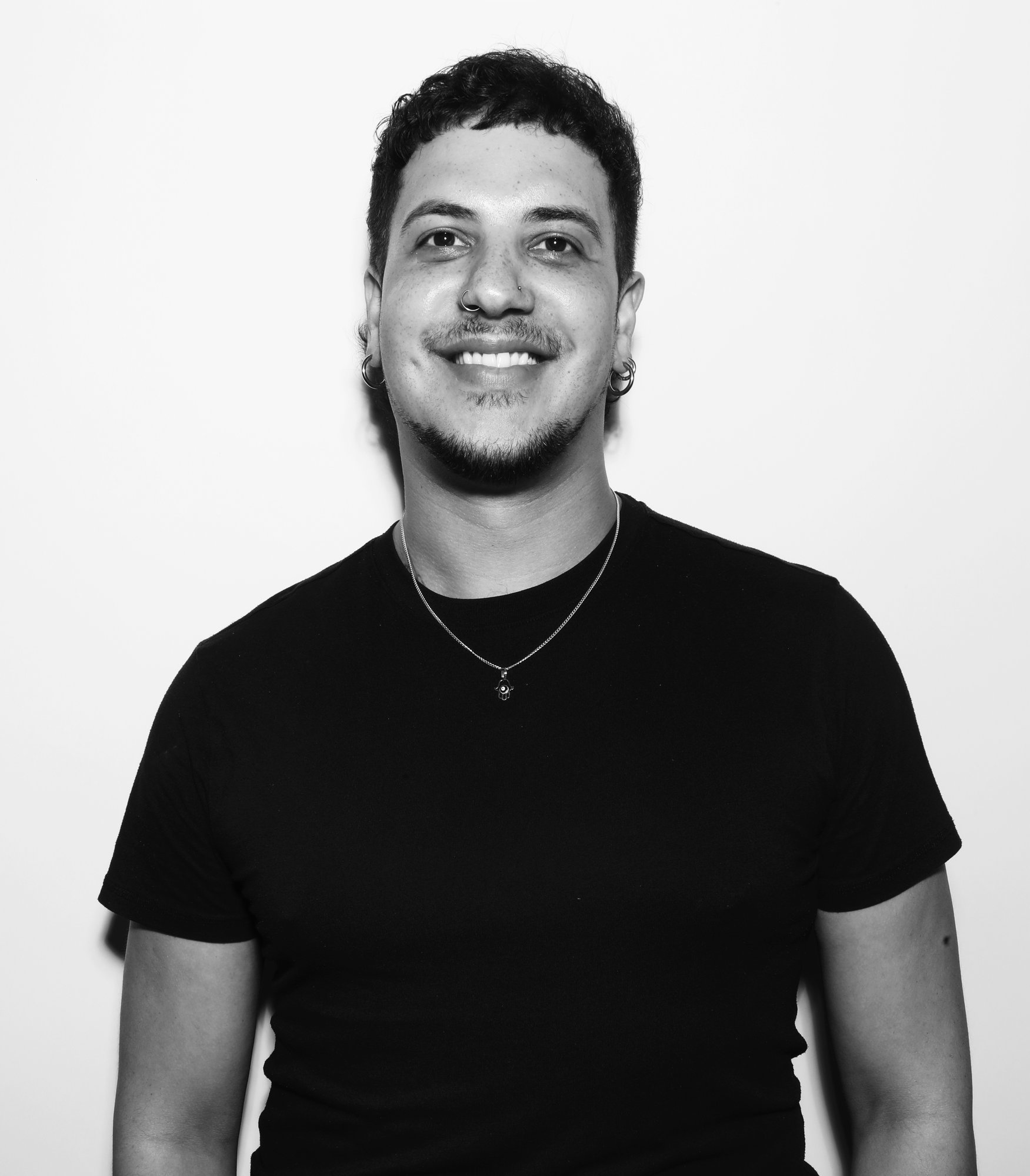 AD4A9195 mono crop v2